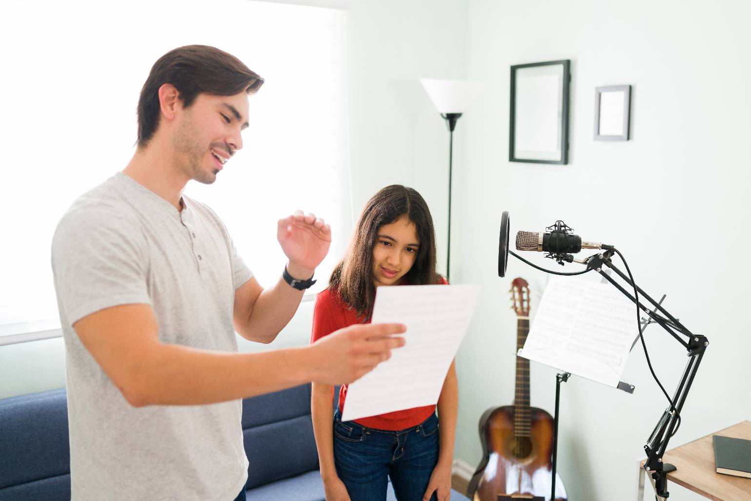 What to Look for When Choosing the Best Wireless Microphone for Vlogging